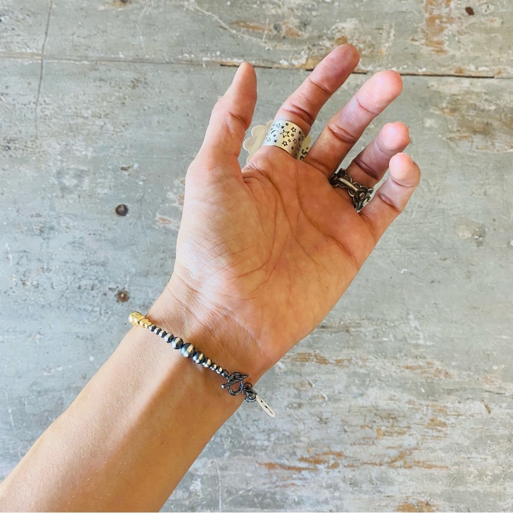 ♥️ Native Strung ♥️ Sterling Silver & 18k Gold Plated Machine Pearls Bracelet - Picture 4 of 11